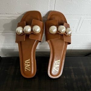 ZARA BROWN PEARL GOLD SLIDES